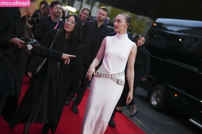 Saoirse Ronan [ saoirse-ronan ] - My day - shopping, gym, and naruto. Booty's still too small, becoming