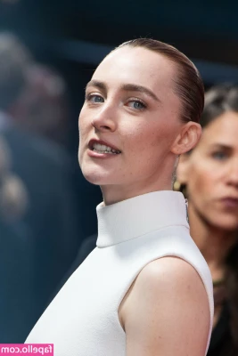 Saoirse Ronan [ saoirse-ronan ] - I’m going to come out and say it, I love thick loads!!! In me🤤