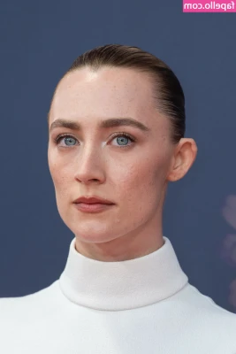 Saoirse Ronan [ saoirse-ronan ] - What’re you guys up to today? (;