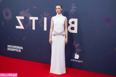 Saoirse Ronan [ saoirse-ronan ] - "Sniff between my toes": Gabriel Meaty Feet Size 13 Sniffed and