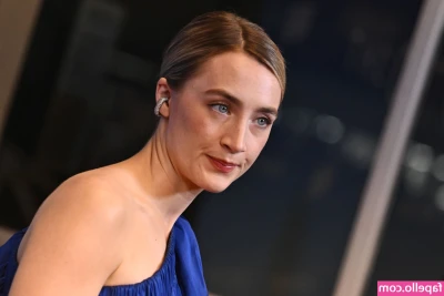 Saoirse Ronan [ saoirse-ronan ] - Daddy sleeping naked again in front of everyone!