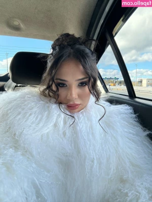 Merve Takn [ merve-takn ] - Staying at a hotel really makes me wish I had more room at my place