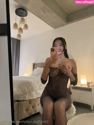 Merve Takn [ merve-takn ] - Esta colegiala anda muy caliente 🥵 🔥 adivina que hizo en las