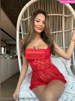 Merve Takn [ merve-takn ] - busting at the seams