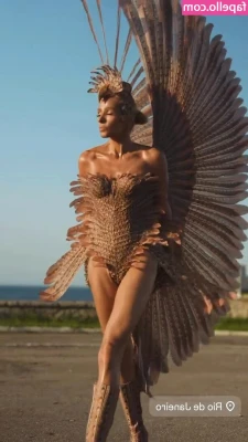 Adriane Galisteu [ adriane-galisteu ] - Wyd if I’m standing over you like this??