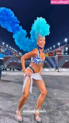 Adriane Galisteu [ adriane-galisteu ] - Can you tell what my favourite place is? Xx