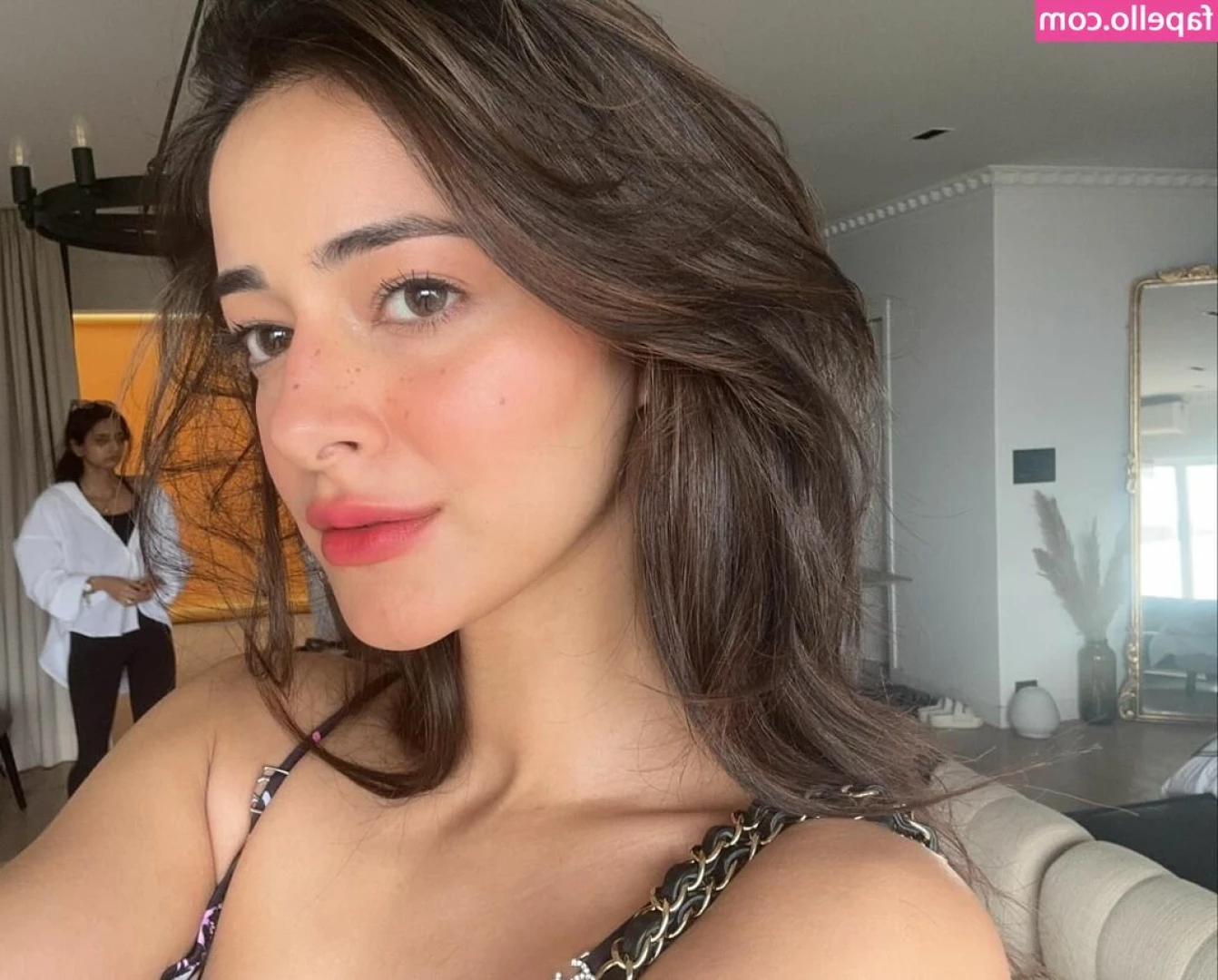 Ananya Pandey [ ananya-pandey ] - sandy feet
