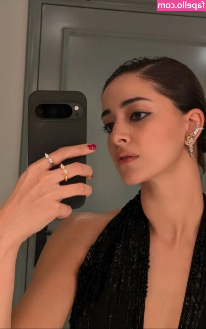 Ananya Pandey [ ananya-pandey ] - Rip my thong off 👀