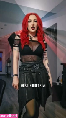 Addie Nicole Amick [ addie-nicole-amick-1 ] - Te gusta lo que está debajo del vestidito