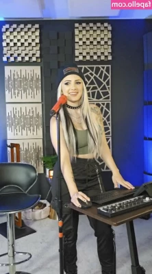 Addie Nicole Amick [ addie-nicole-amick-1 ] - do i look good in leggings? are u a boob guy or an ass man?