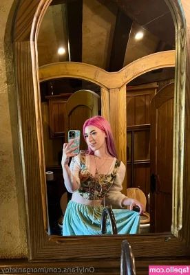 MorganLeFoy - Squirting all over with my plug in my ass