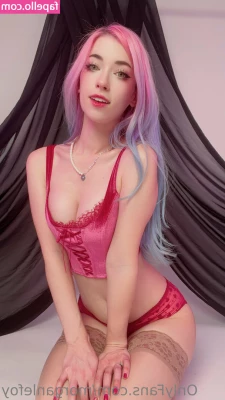 MorganLeFoy - Es ist doch schön  Nackt zu sein