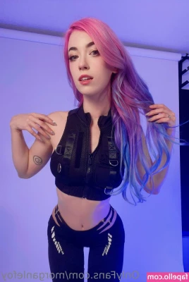 MorganLeFoy - you're squinting as hard as humanly possible trying to see my pussy