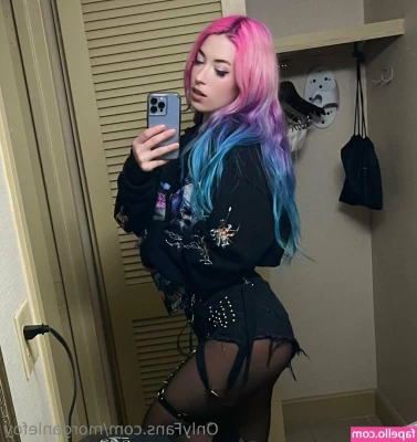MorganLeFoy - Bouncy balls
