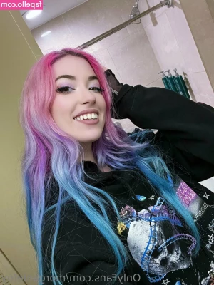 MorganLeFoy - Warming up my ass before shooting the other day