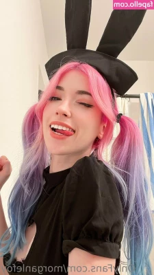 MorganLeFoy - Please, suck my toes 👅👅👅