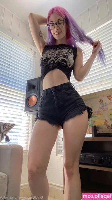 MorganLeFoy - Feeling perky on this Titty Tuesday! 🧊😘 part 1