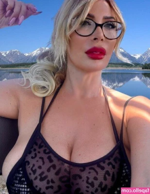 Sonia Grey [ sonia-grey-1 ] - How is your weekend going baby? 💕 ohh btw, do you want me to take