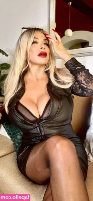 Sonia Grey [ sonia-grey-1 ] - Lick it up