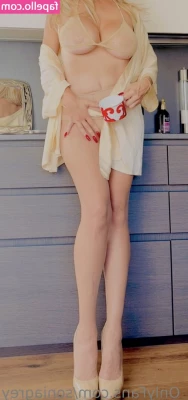 Sonia Grey [ sonia-grey-1 ] - My free account is FINALLY up and running  So plenty of content to