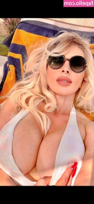 Sonia Grey [ sonia-grey-1 ] - You might have my Public Snapchat  But have you seen the Premium Side