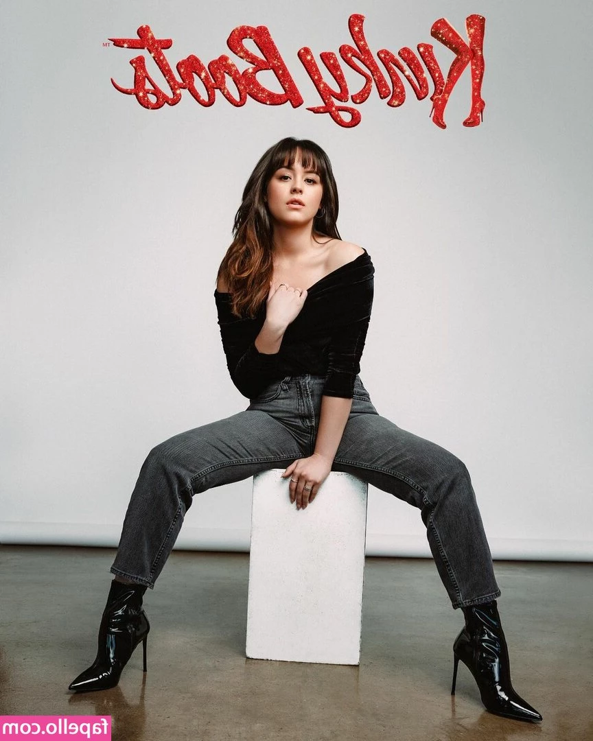 Hayley Orrantia [ hayley-orrantia ] - My door might close but my legs don t