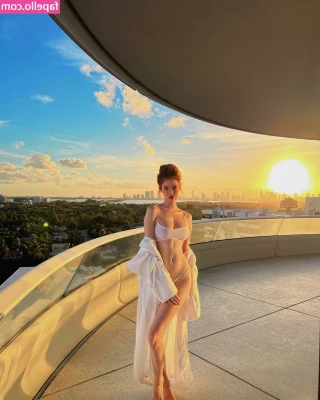 Angelina Michelle [ angelina-michelle ] - Someone said “Lift it up”.