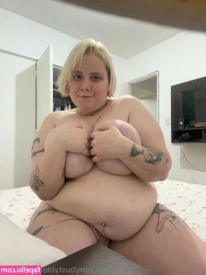 bustyblondinaughty - I was headed to the gym  but I got horny instead    Ya me iba al gym 