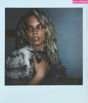 Renee Rapp [ renee-rapp ] - Hi 🤫
