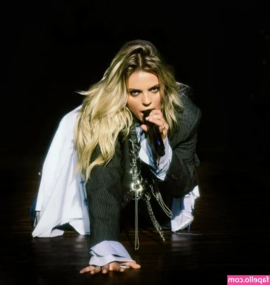 Renee Rapp [ renee-rapp ] - Spank me!