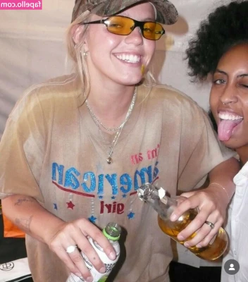 Renee Rapp [ renee-rapp ] - Let's play a game.. if you get it all in my mouth you get a BJ and if