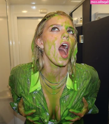 Renee Rapp [ renee-rapp ] - play with my mellons 👅