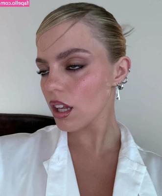 Renee Rapp [ renee-rapp ] - before and after is sexy to me