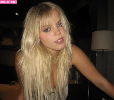 Renee Rapp [ renee-rapp ] - Hope you have a good Saturday 😋