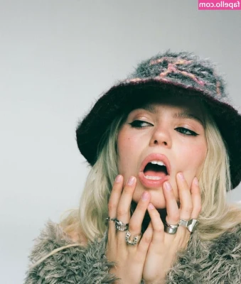 Renee Rapp [ renee-rapp ] - Live after 9:30pm est right here free on my VIP