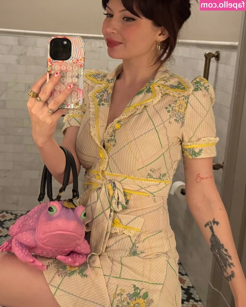 Willow Avalon [ willow-avalon-1 ] - Hey, text me🥰🙈