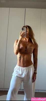 Lenaajoy - I’ve been traveling but made some time to make some sexy content