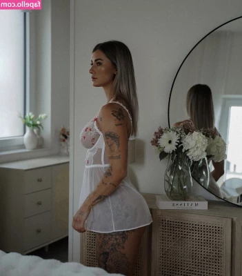 Lenaajoy - MY FIRST TIME WITH A FEMDOM check your DMs if you want to see