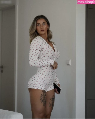 Lenaajoy - Who wants to see me make it clap 👏 🍑