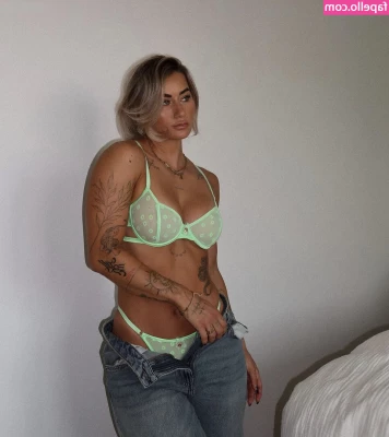 Lenaajoy - Can I send you slutty selfies like this? 😘
