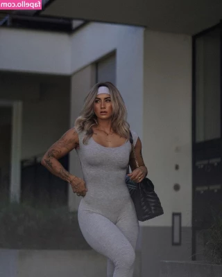 Lenaajoy - 1 or 2? I’ll go live tomorrow 💋💋💋