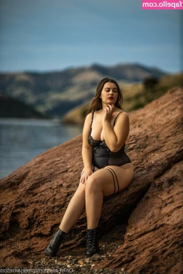 pheejameson - Mistress Monday 😈 Let me smack you with my thick girly cock