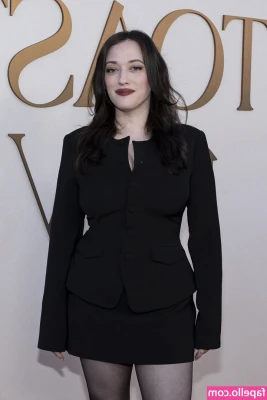 Kat Dennings [ kat-dennings ] - today’s outfit 💜