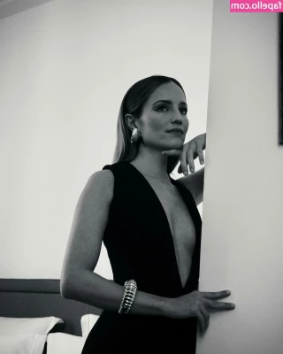 Dianna Agron [ dianna-agron ] - Oiled tits  p