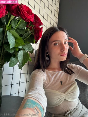 lilu666m - It s 6am and I m motivated for some hot