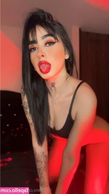 itsscarlettx - I have to just say  My legs  feet  and toes are something special