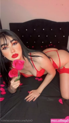 itsscarlettx - That’s it fat girl…keep eating. Grow larger..people think you are