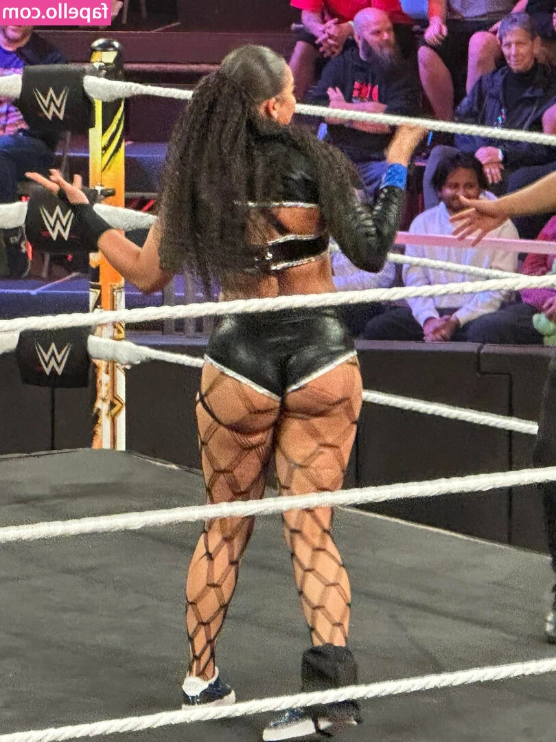 Jaida Parker [ jaida-parker ] - My photographer is a perv   That is all