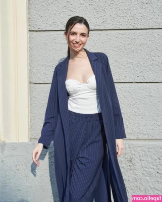 Clizia Somma [ clizia-somma ] - Unas fotos luego de sacarme la leche Dime  Cuál te gusta más   Do