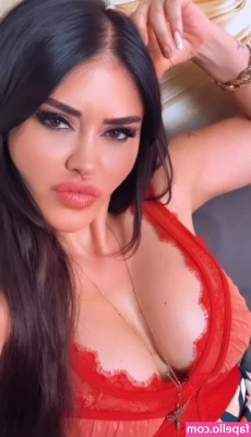 Ebru Polat [ ebru-polat ] - Happy frisky Friday